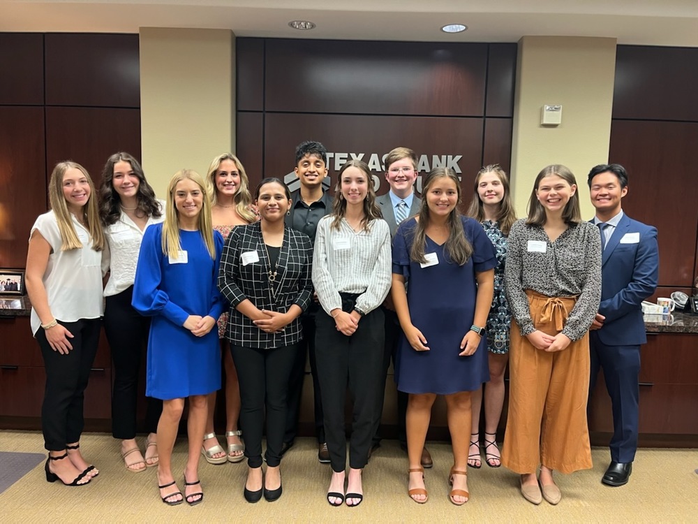 seventeen-tyler-isd-seniors-selected-for-texas-bank-and-trust-student