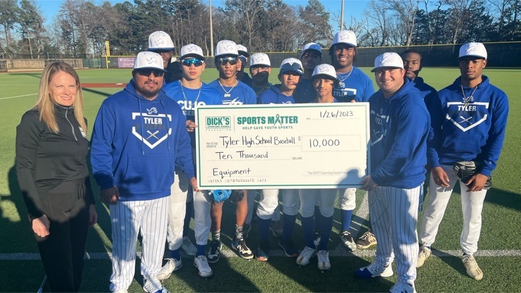 Tyler Lions baseball presented with $10K donation from Dick's Sporting  Goods