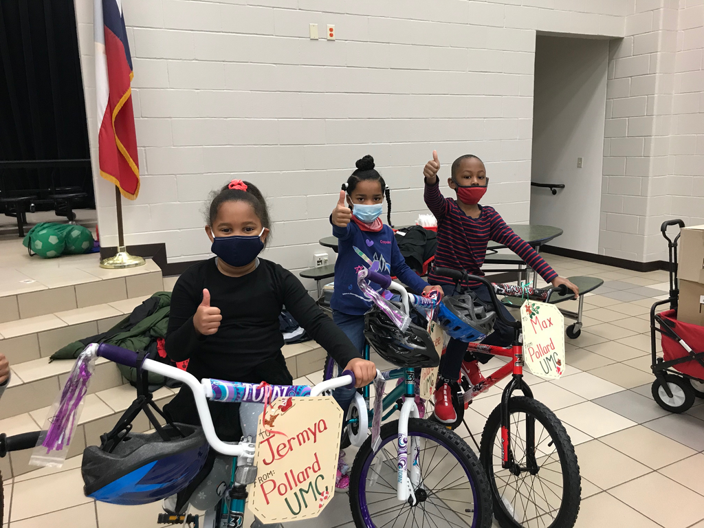 Students giving thumbs up!