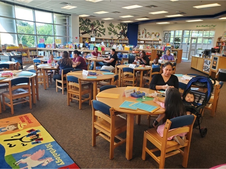 Thanks to our kindergarten families who showed up this morning and this evening to learn about ways to support their young Bulldogs in early literacy and math skills! Thanks to Ms. Reed and Ms. Ballester for facilitating this event! 📚 🐾 🔢