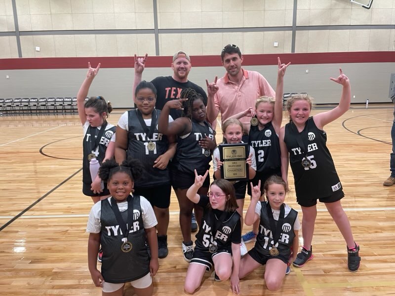 basketball players celebrating win