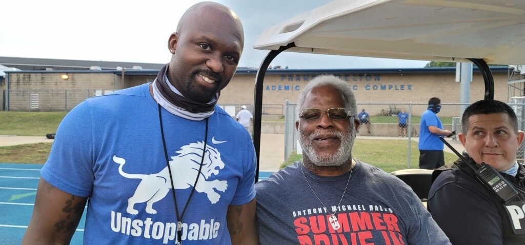 Ricklan Holmes and The Tyler Rose, Earl Campbell